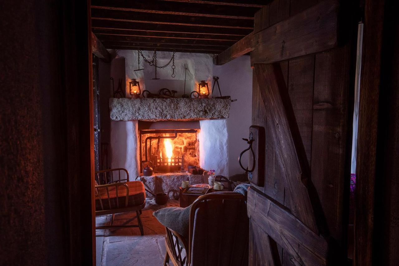 Thistle Thatch Cottage And Hot Tub - Mourne Mountains Newcastle  Bagian luar foto