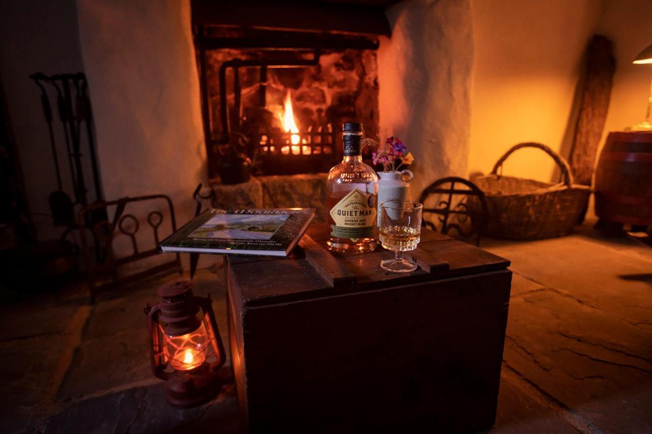 Thistle Thatch Cottage And Hot Tub - Mourne Mountains Newcastle  Bagian luar foto